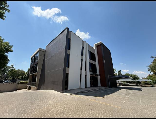 132M² OFFICE TO LET IN MELROSE ESTATE